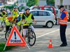 Un gruppo di studenti all’esame per andare in bicicletta